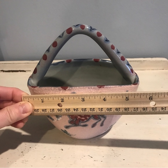 Vtg  Hand Painted Italian Pottery Basket Winter Theme Deer And Lute Signed E R - Picture 11 of 12